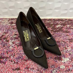 Vintage Salvatore Ferragamo pointy toe brown pumps, size 8